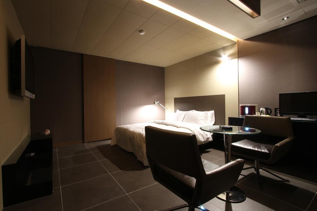 Valentine Hotel Goyang Room photo