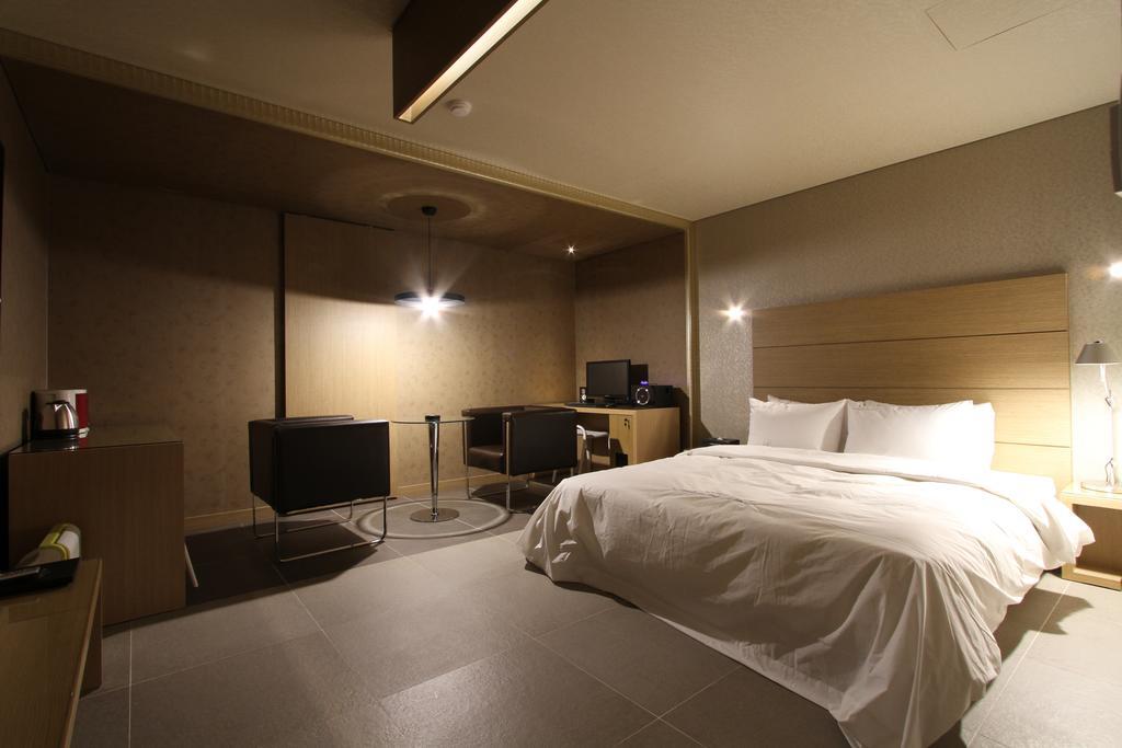 Valentine Hotel Goyang Room photo