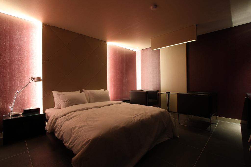 Valentine Hotel Goyang Room photo