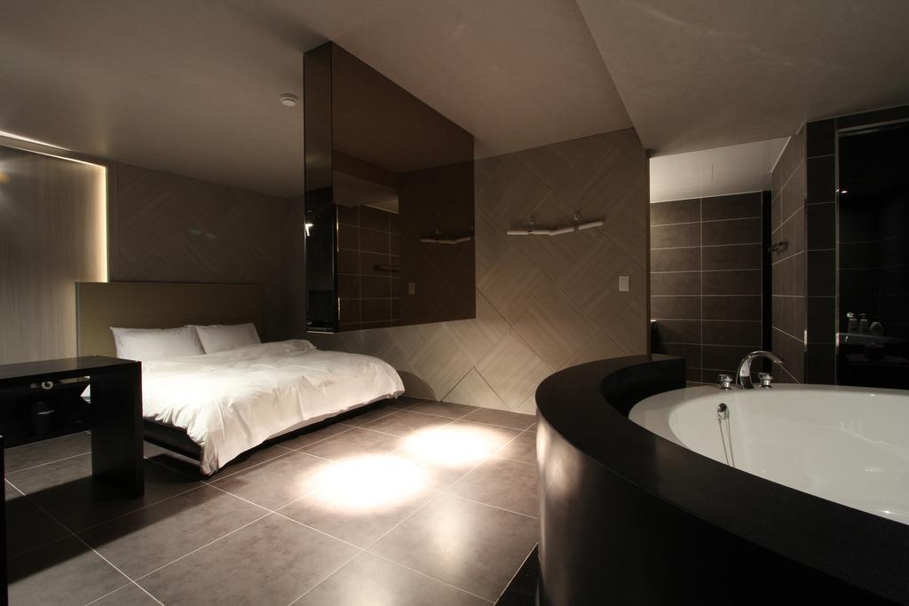 Valentine Hotel Goyang Room photo