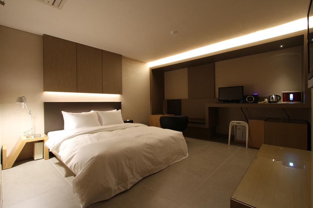Valentine Hotel Goyang Room photo